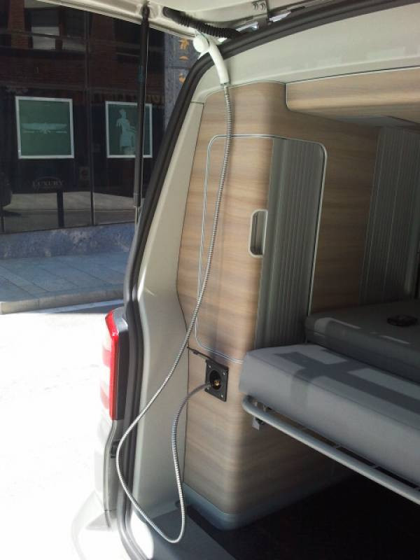 Material Shower VW California white box