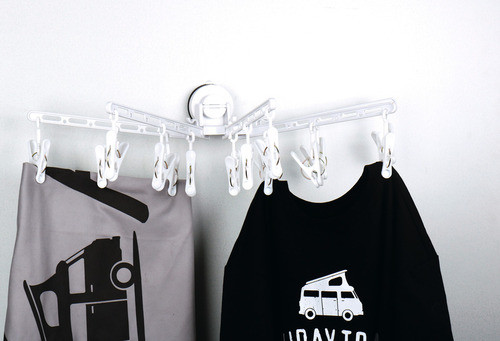 Laundry clothesline with suction cup